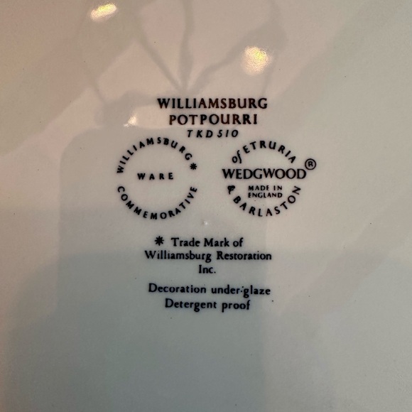 Wedgwood Williamsburg Potpourri Cream Dinnerware with Red and Blue Floral Design - Picture 11 of 16